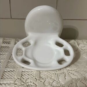 White Porcelain Oval Wall-Mounted Toothbrush Cup Holder